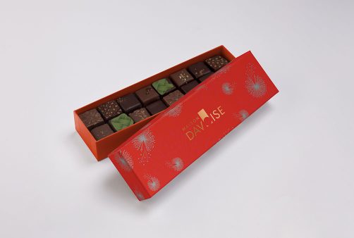 Box red square and rectangle davoise with chocolcate