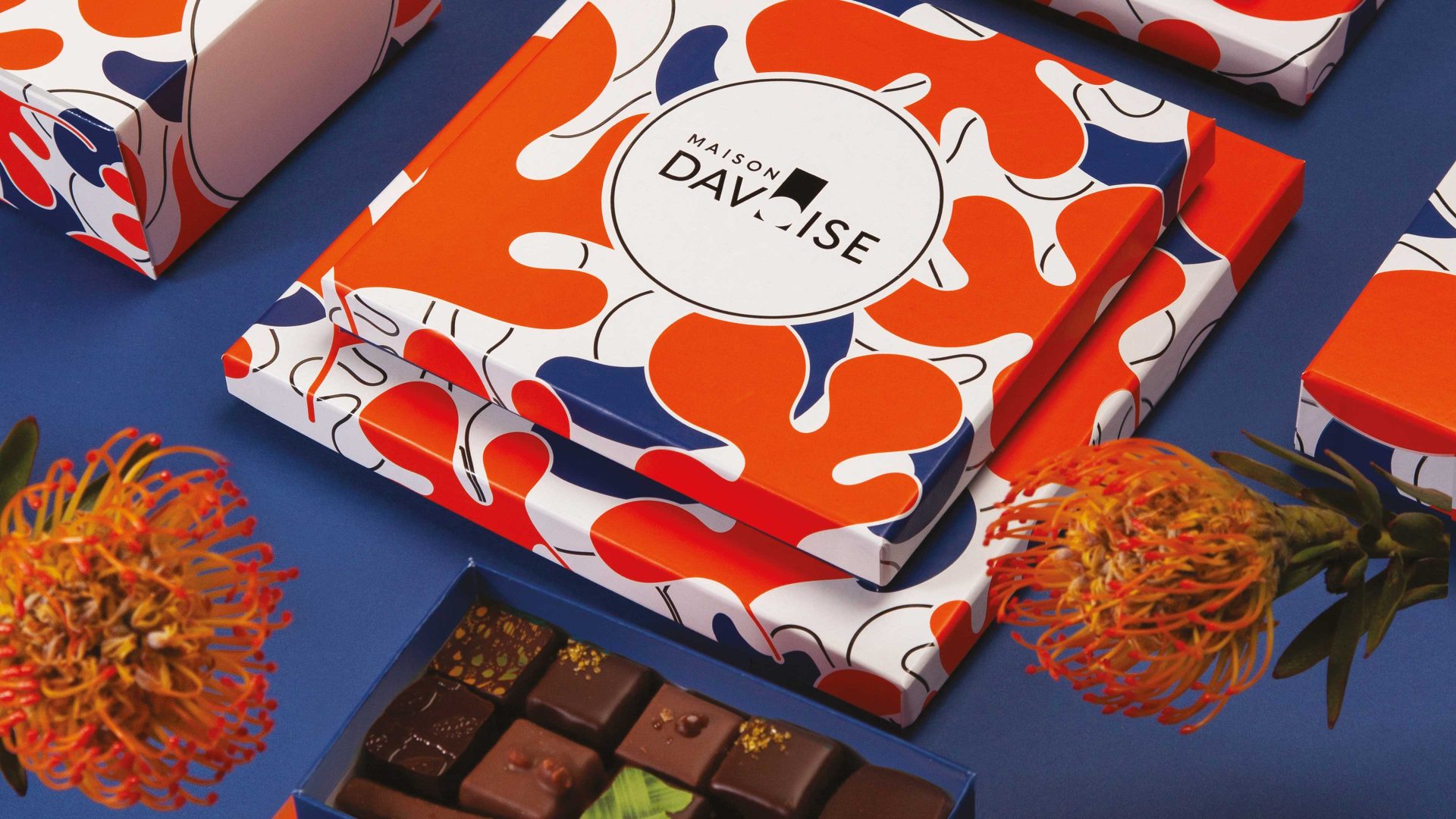 Box orange square and rectangle davoise with chocolcate