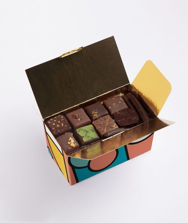 Box multicolor square and rectangle with geometry drawing davoise with chocolcate