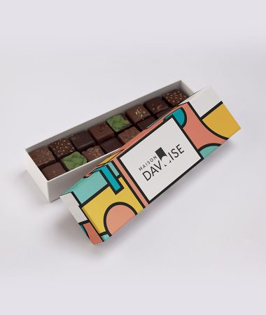 Box multicolor square and rectangle with geometry drawing davoise with chocolcate