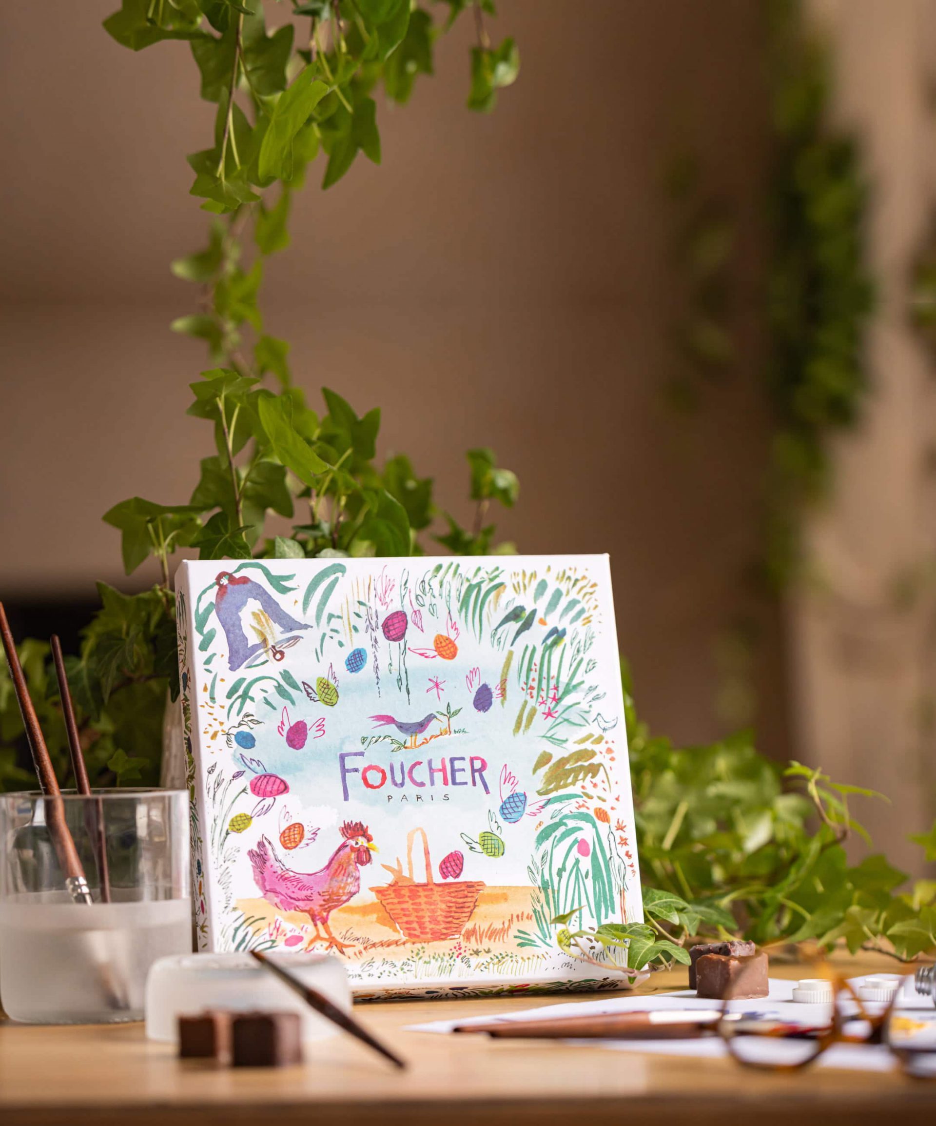 Box on the table with vegetal and painting decoration