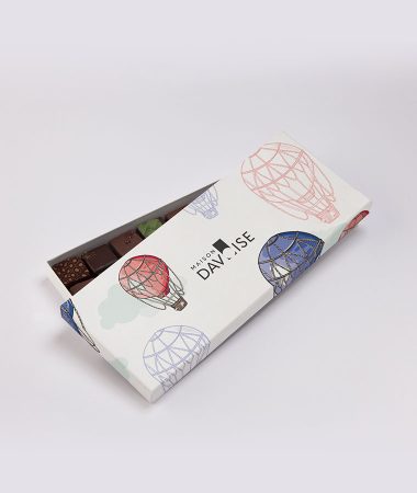 Box blue and red hot air balloon, square and rectangle davoise with chocolcate