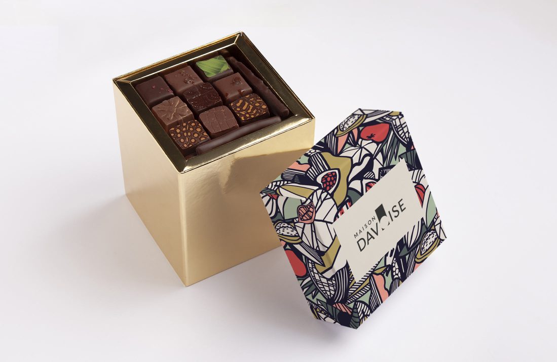 Box cacao road, square and rectangle davoise with chocolcate