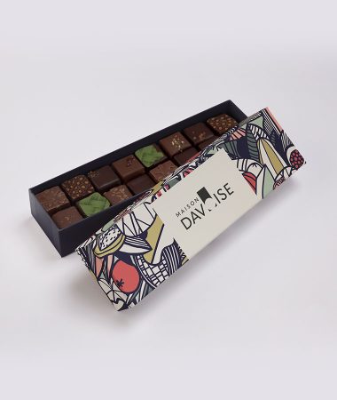 Box cacao road, square and rectangle davoise with chocolcate
