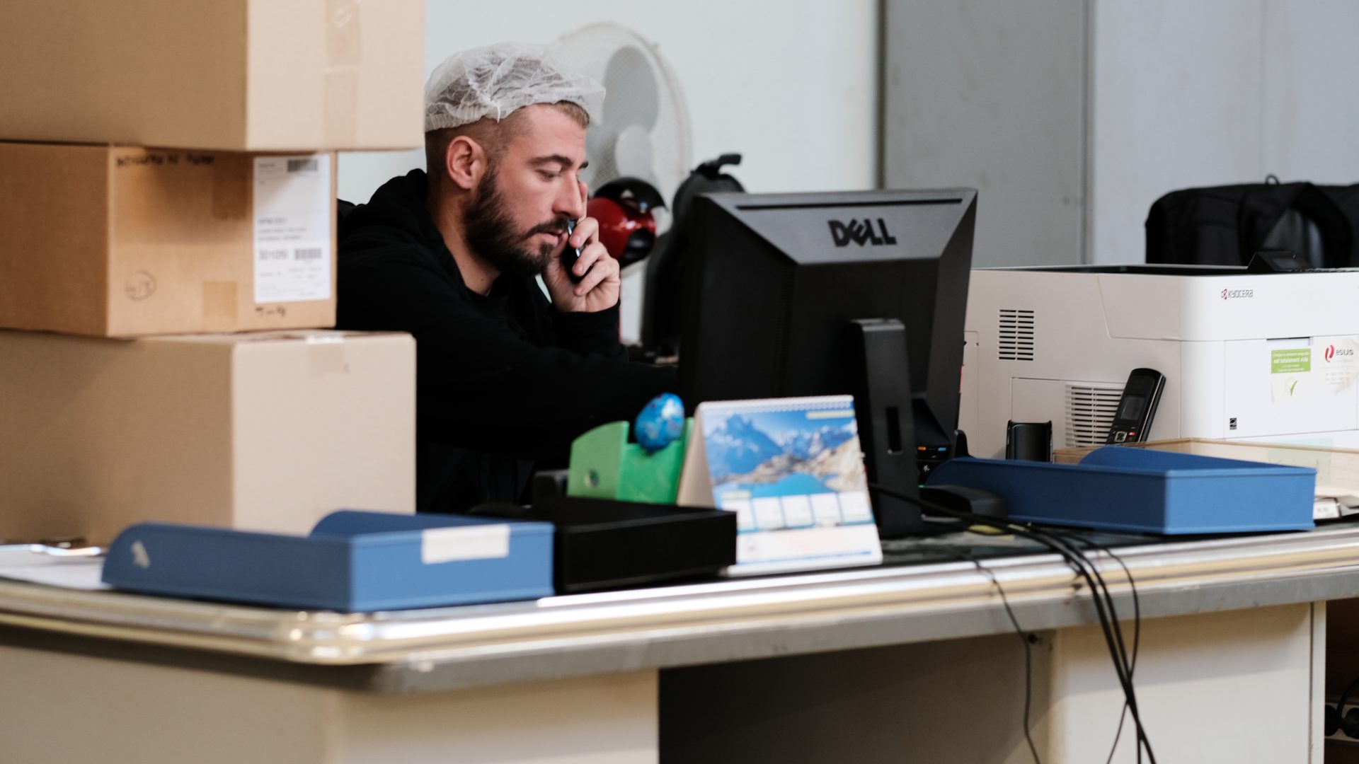 worker at the desk during a conversation on the phone