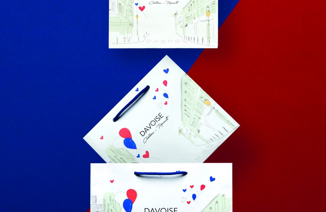red and blue background, cardboardbags designed with la française